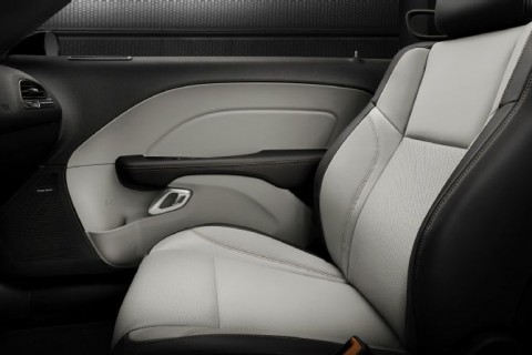 2015-Dodge-Challenger-SXT-passenger-seats