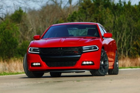 2015-Dodge-Charger-RT-front-threee-quarters-static