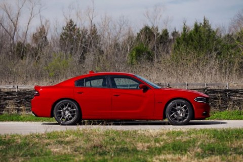 2015-Dodge-Charger-RT-side-02